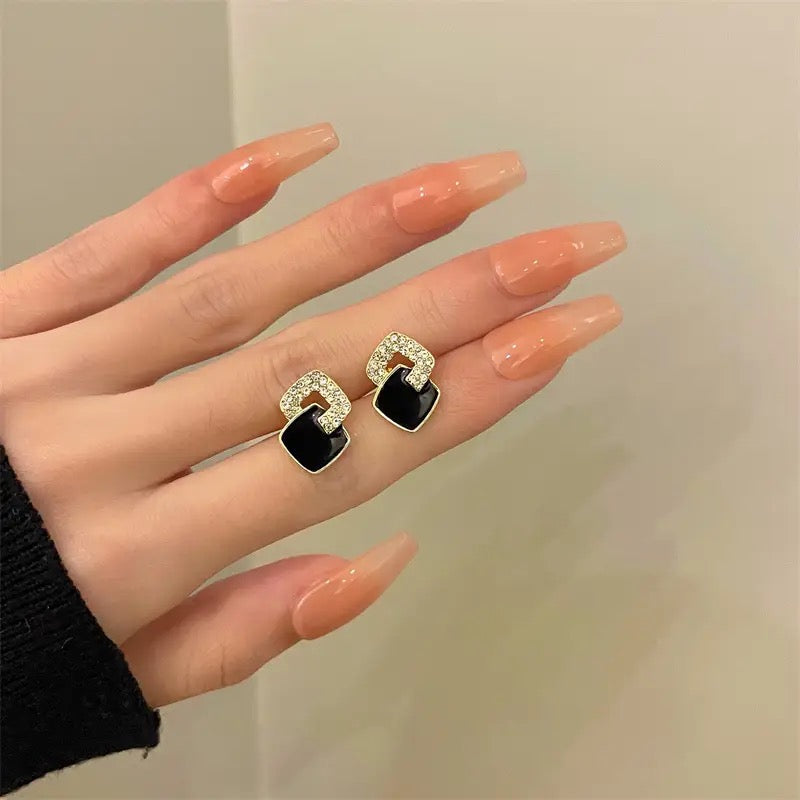 حلق كلاسيك اسود مع فصوص زركون - batcino.com