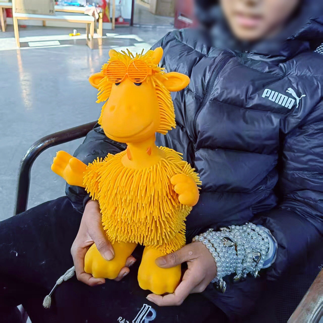 جيجي الزرافة الراقصة المطاطية لتقديم عدية العيد