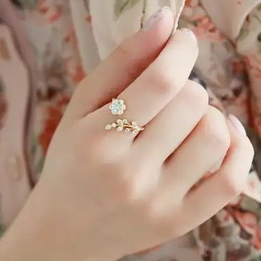 خاتم زهرة مع فصوص كريستال - مقاس حر - batcino.com