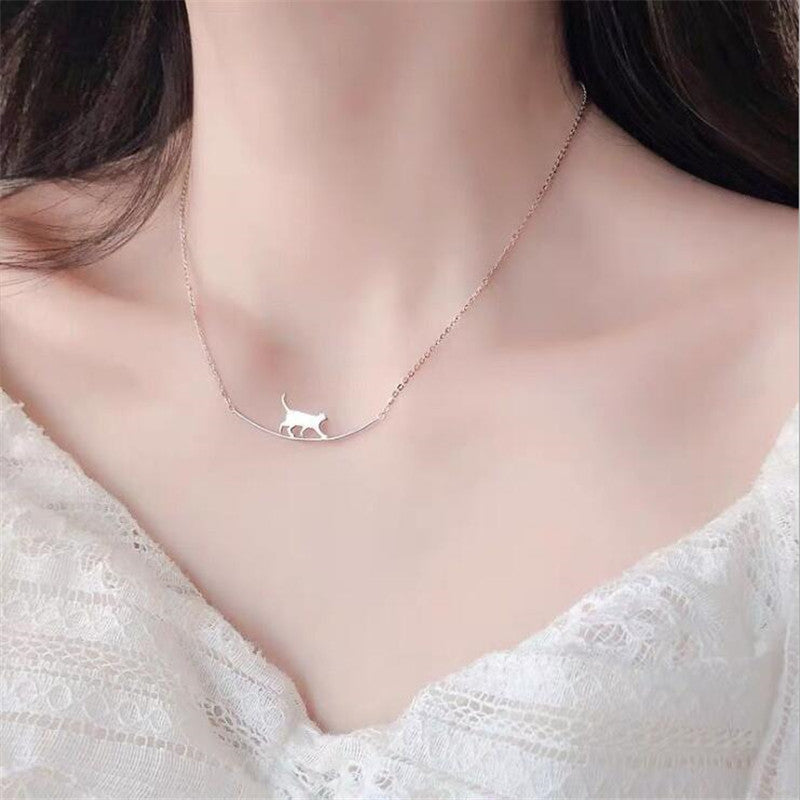 سلسلة قطة بتصميم رقيق
