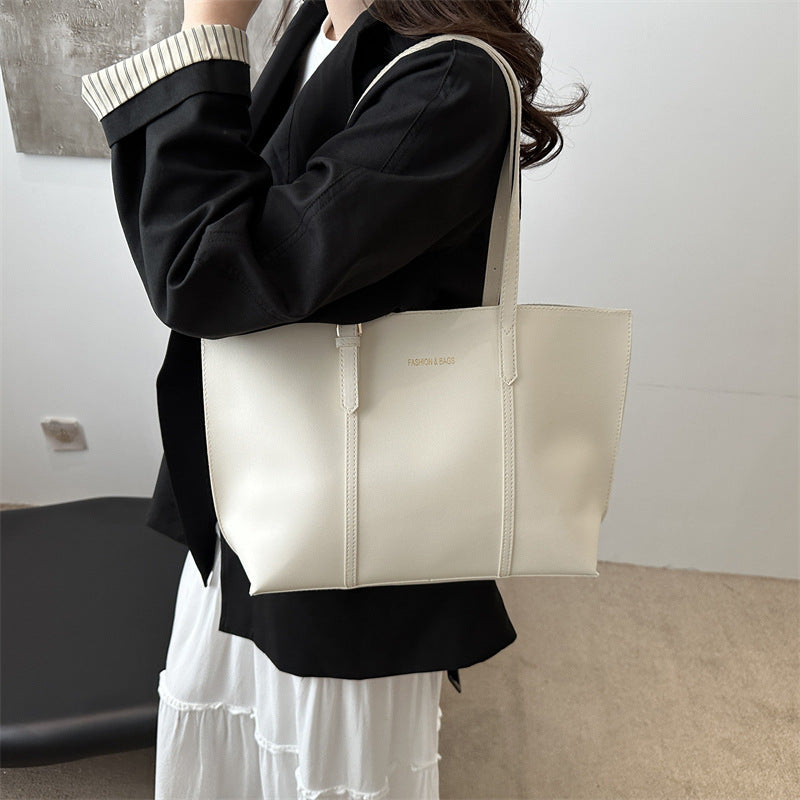 شنطة توت كبيرة أنيقة (حقيبة + باوتش داخلي) - ٢ قطعة