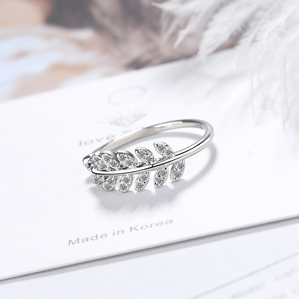 خاتم نسائي أنيق بتصميم ورقة شجر وأحجار لامعة – مقاس حر قابل للتعديل