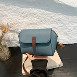 شنطة حريمي كروس جلد معالج PU – لون أزرق بترولي شيك