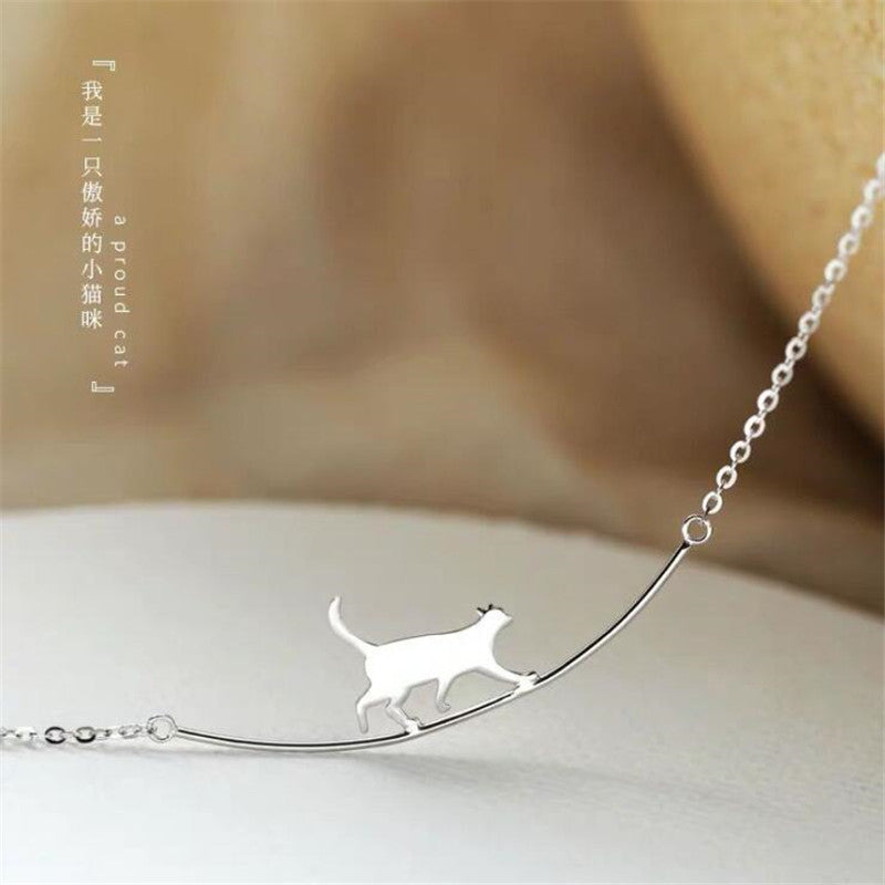 سلسلة قطة بتصميم رقيق