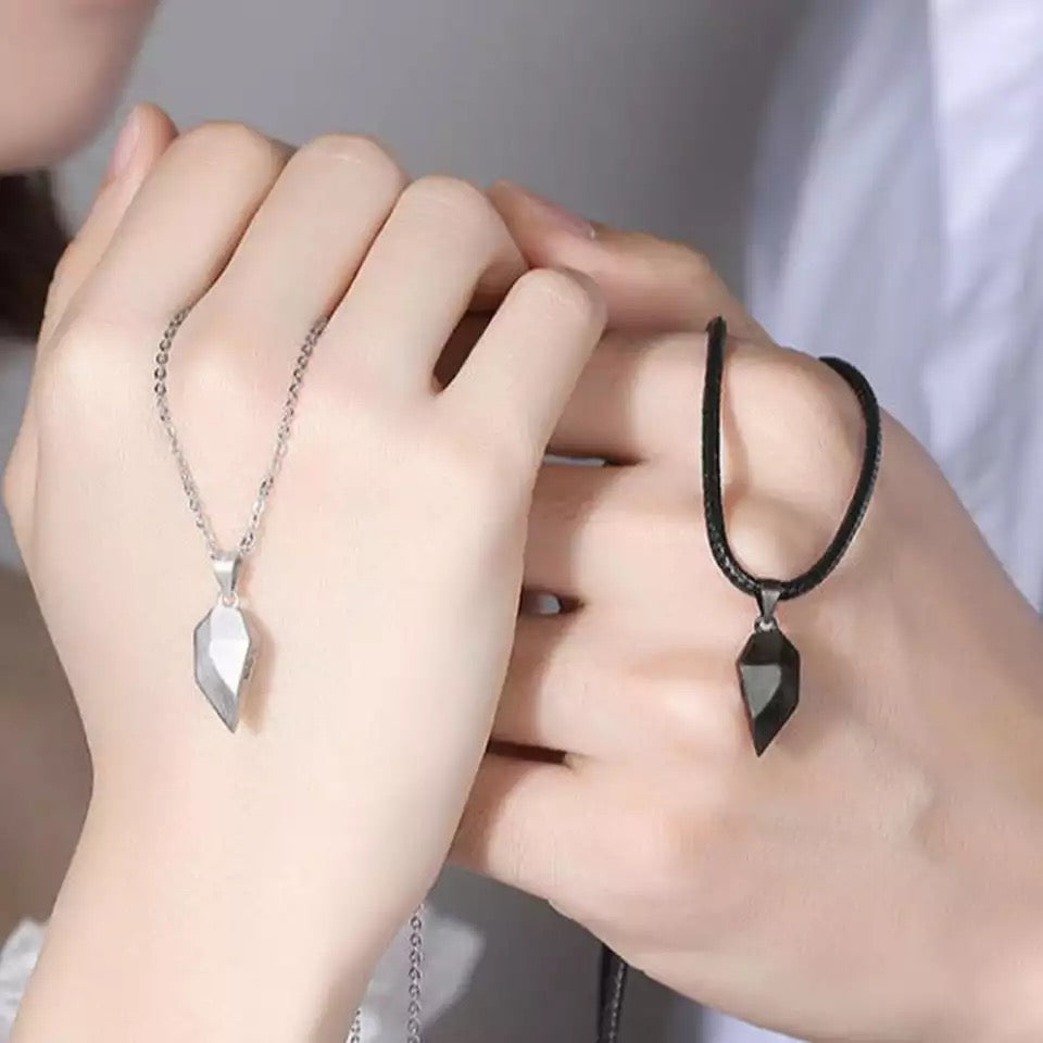 سلسلة كابلز قطعتين مغناطيس شكل قلب - batcino.com